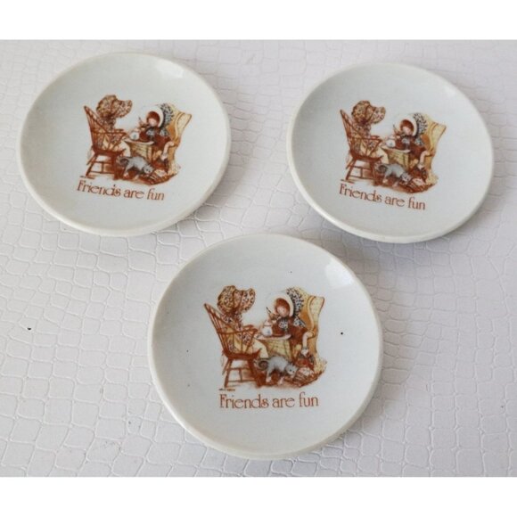 Vintage Holly Hobbie Vase & 3 Child's Tea Set Cups and Saucers - Picture 6 of 8